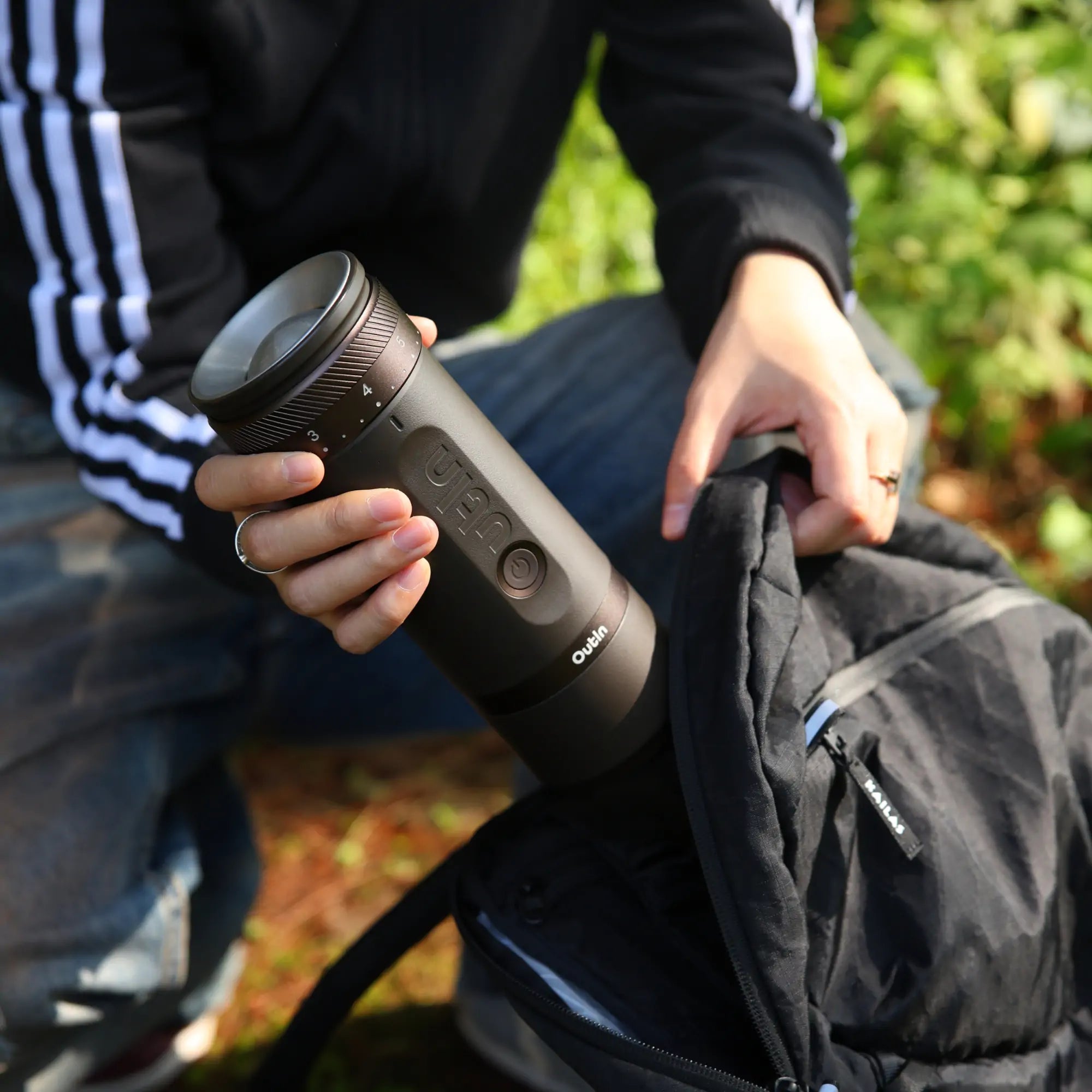 OutIn Fino Tragbare Elektrische Kaffeemühle